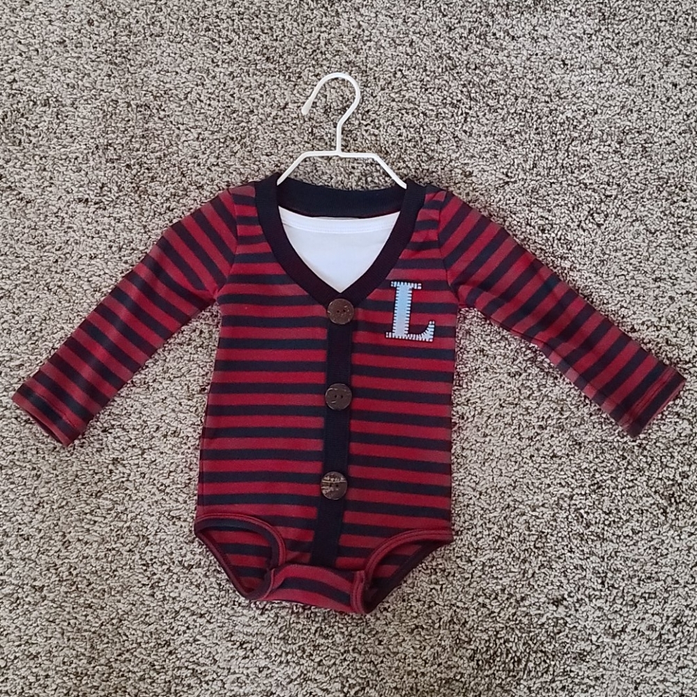 NEW Mudpie sz 0-6 mo. "L" Initial Onzie